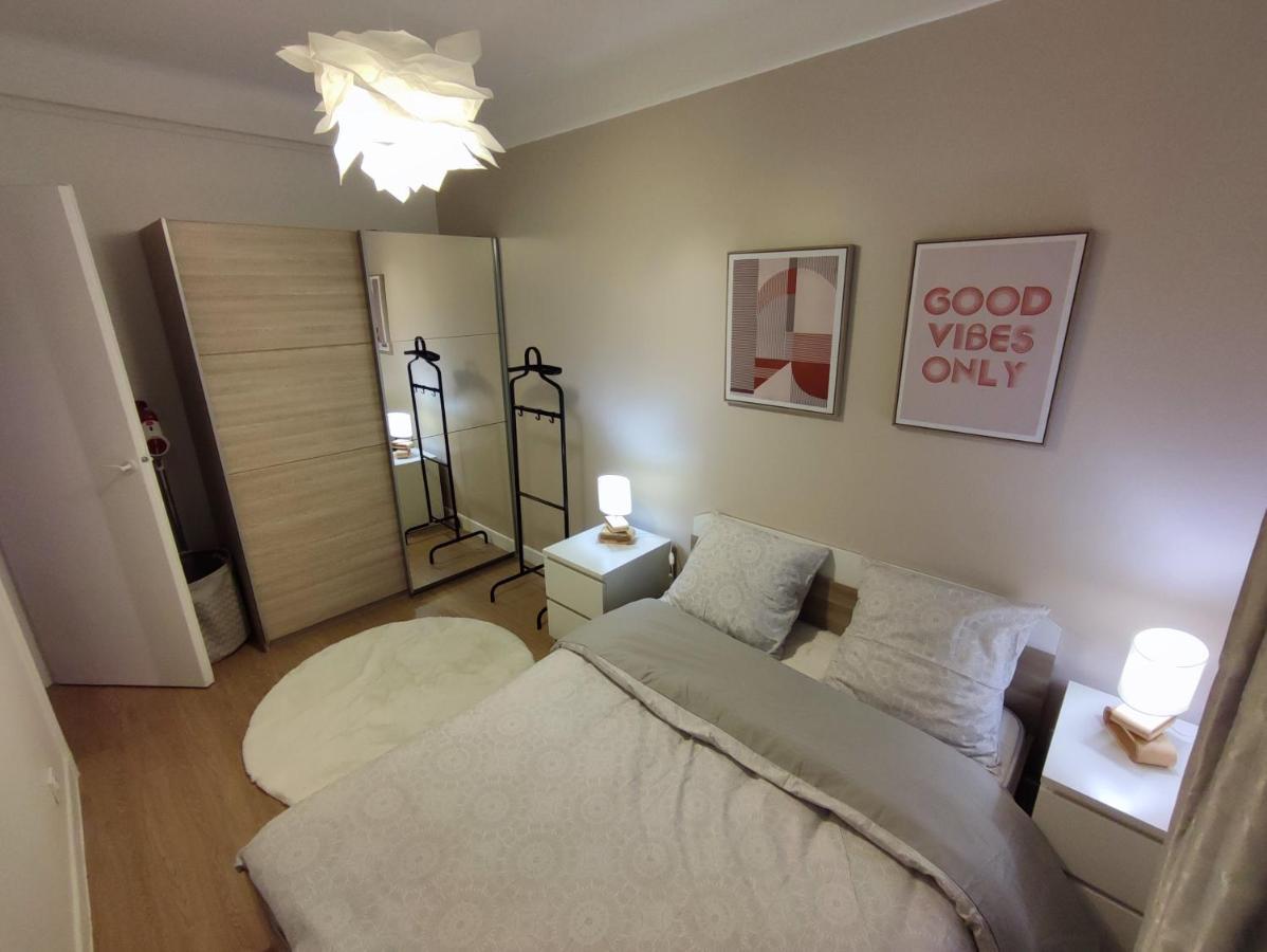 Entier:asnieres Sur Seine Apartment